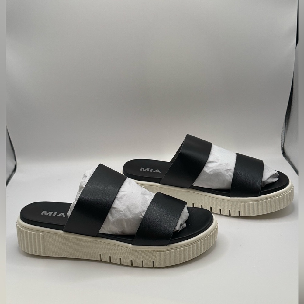 New in box! Mia women’s sz 9 Lexi sandal, Black